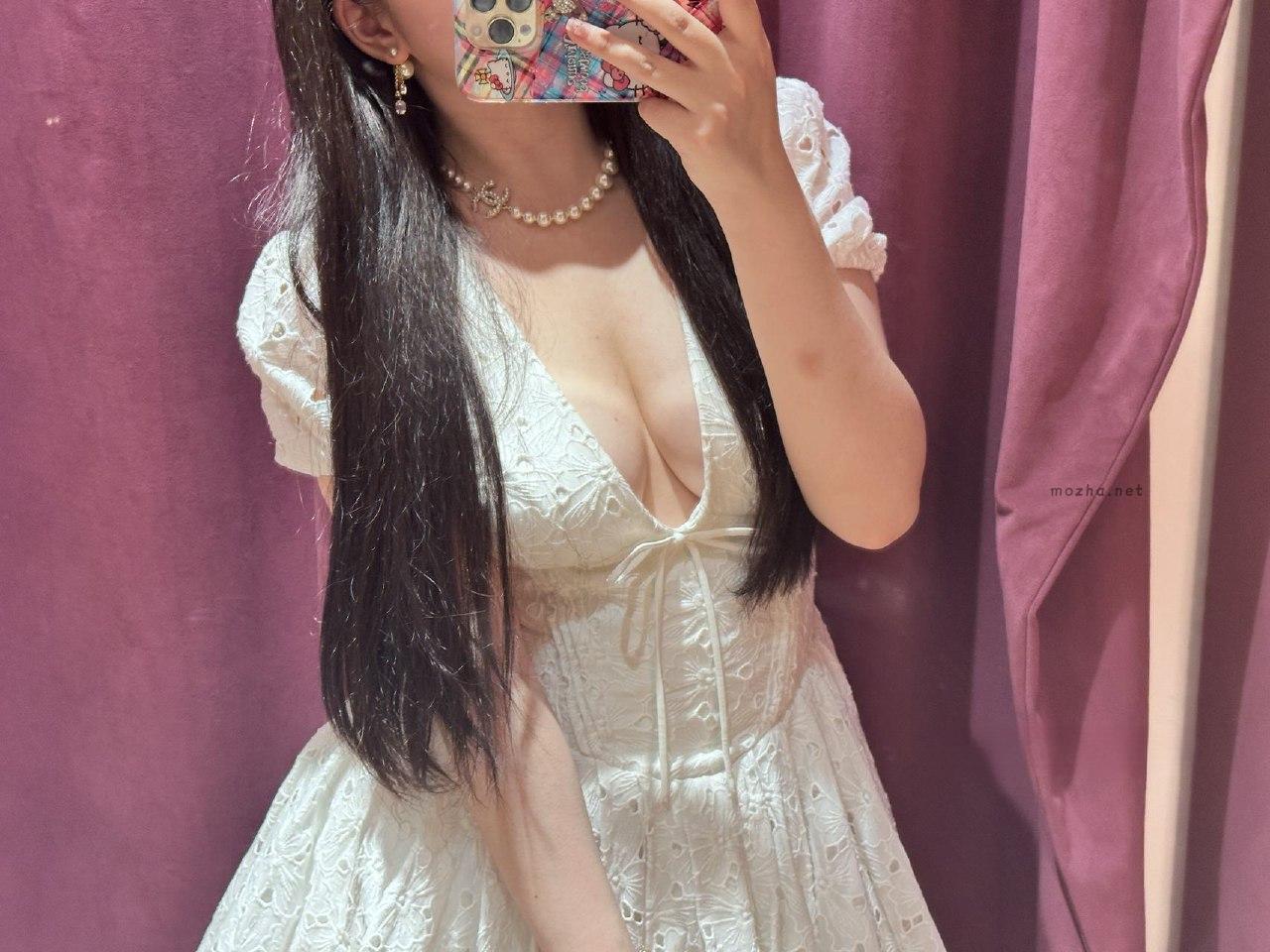 玫桃泡芙 – 清纯玉女深V【17P】